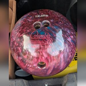 VTG Columbia 300 Bowling Ball 13Lbs White Dot Dark Red Swirl